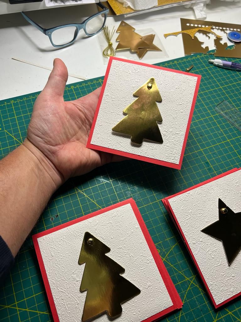 BIGLIETTI NATALE PERSONALIZZATI AL 14 TEMA ALBERI E STELLE CON NEVE